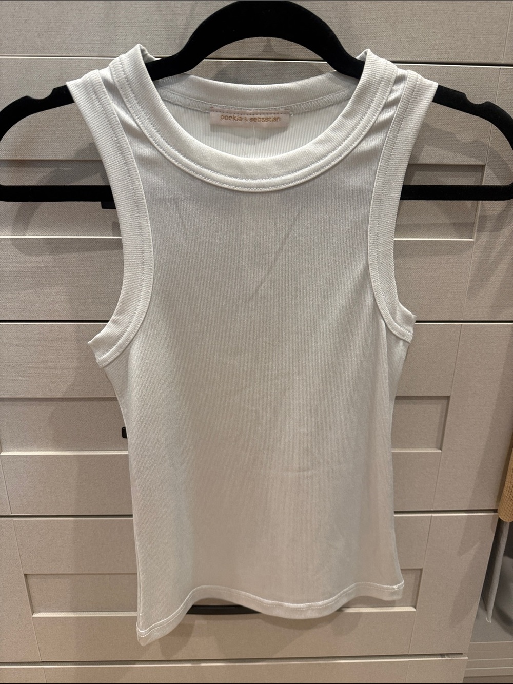 Sleeveless Ribbed Tank Top in shimmery Gray